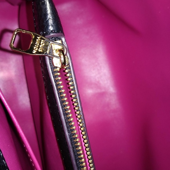 Louis Vuitton purse - Picture 6 of 7